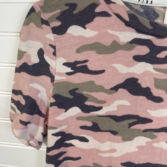 PINK VS Pink Camouflage Crew Neck Sleepwear/Shirt Small Women’s - Picture 8 of 8